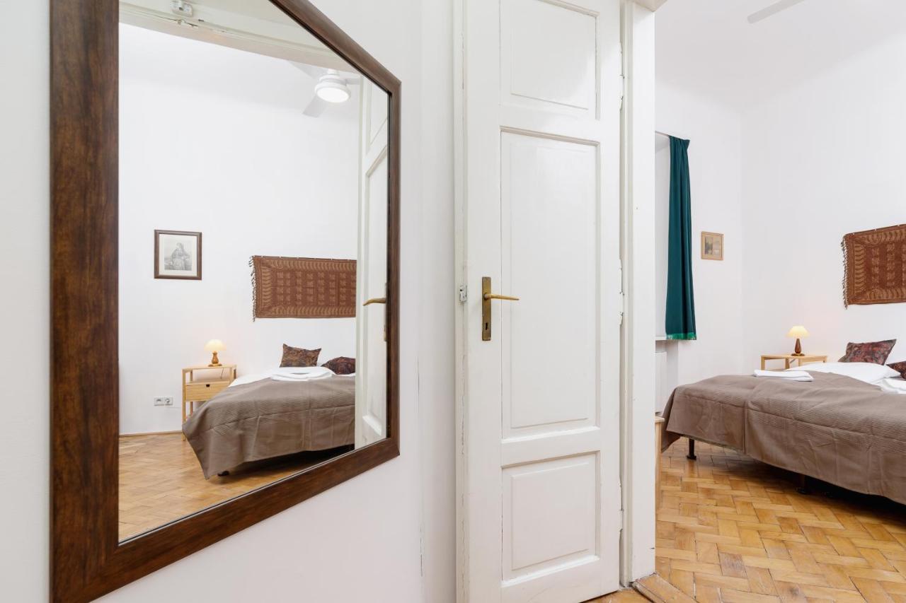 Apartment Pijarska Krakow By Noclegi Renters Exteriör bild