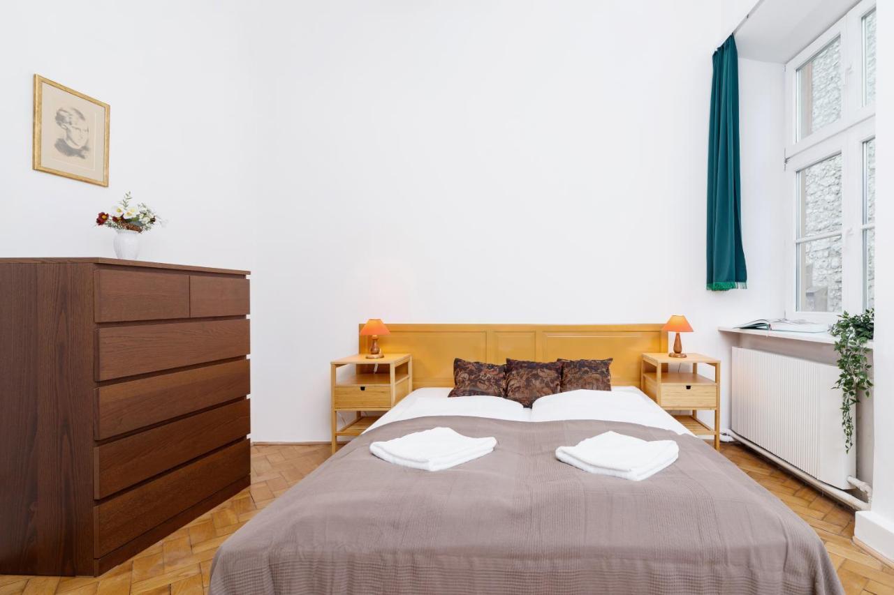 Apartment Pijarska Krakow By Noclegi Renters Exteriör bild
